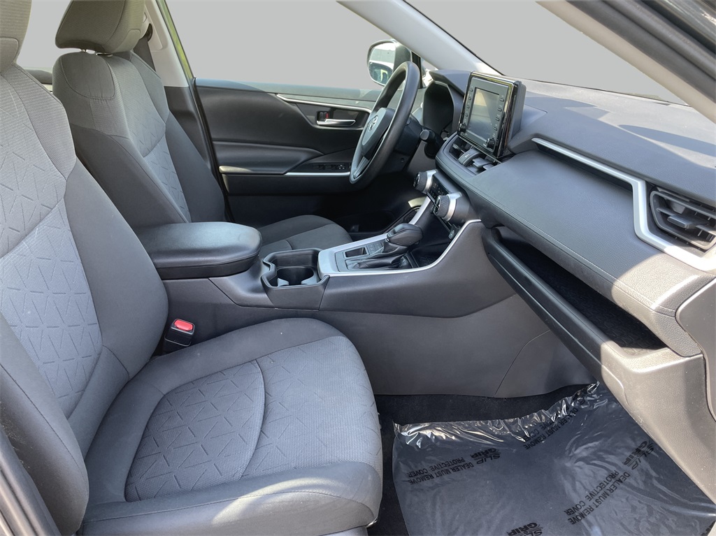 2021 Toyota RAV4 XLE photo 16