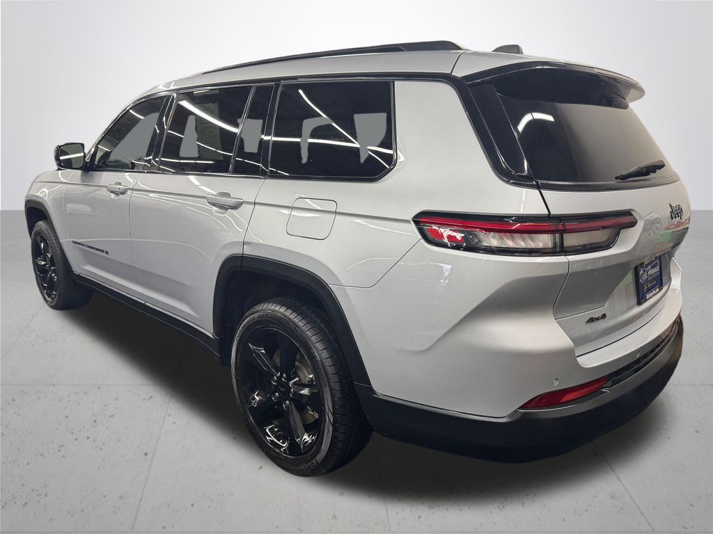2023 Jeep Grand Cherokee Altitude photo 3