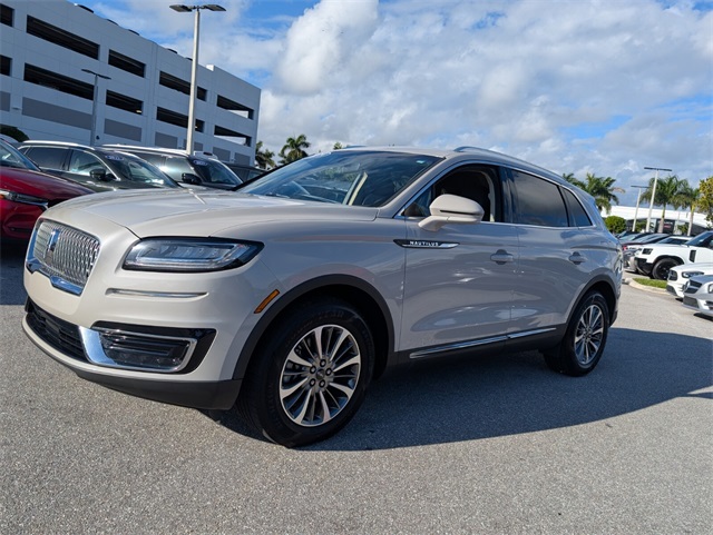 2019 Lincoln Nautilus Select photo 3