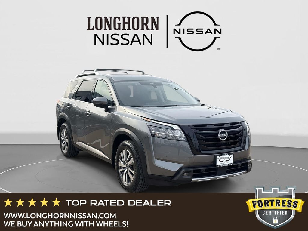 2023 Nissan Pathfinder SL's photo