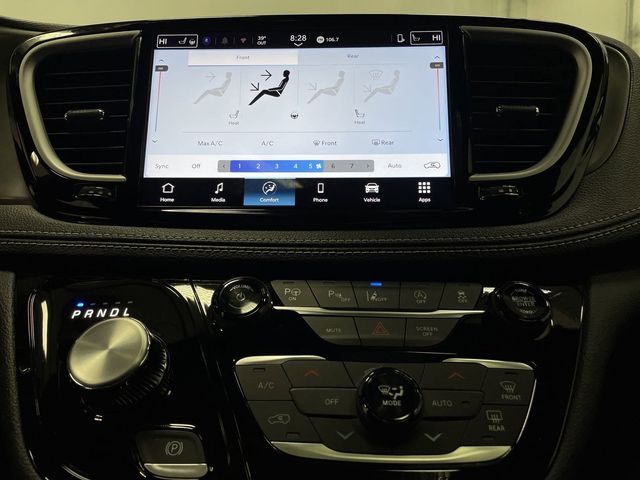 2025 Chrysler Pacifica photo 17