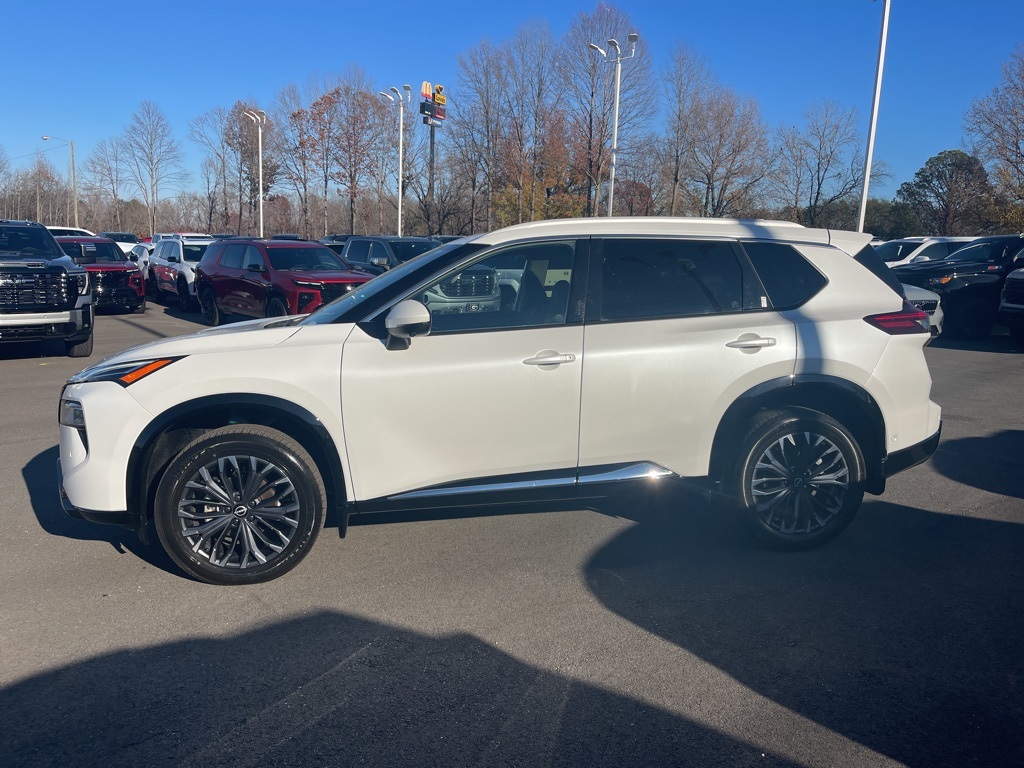 2024 Nissan Rogue Platinum photo 2