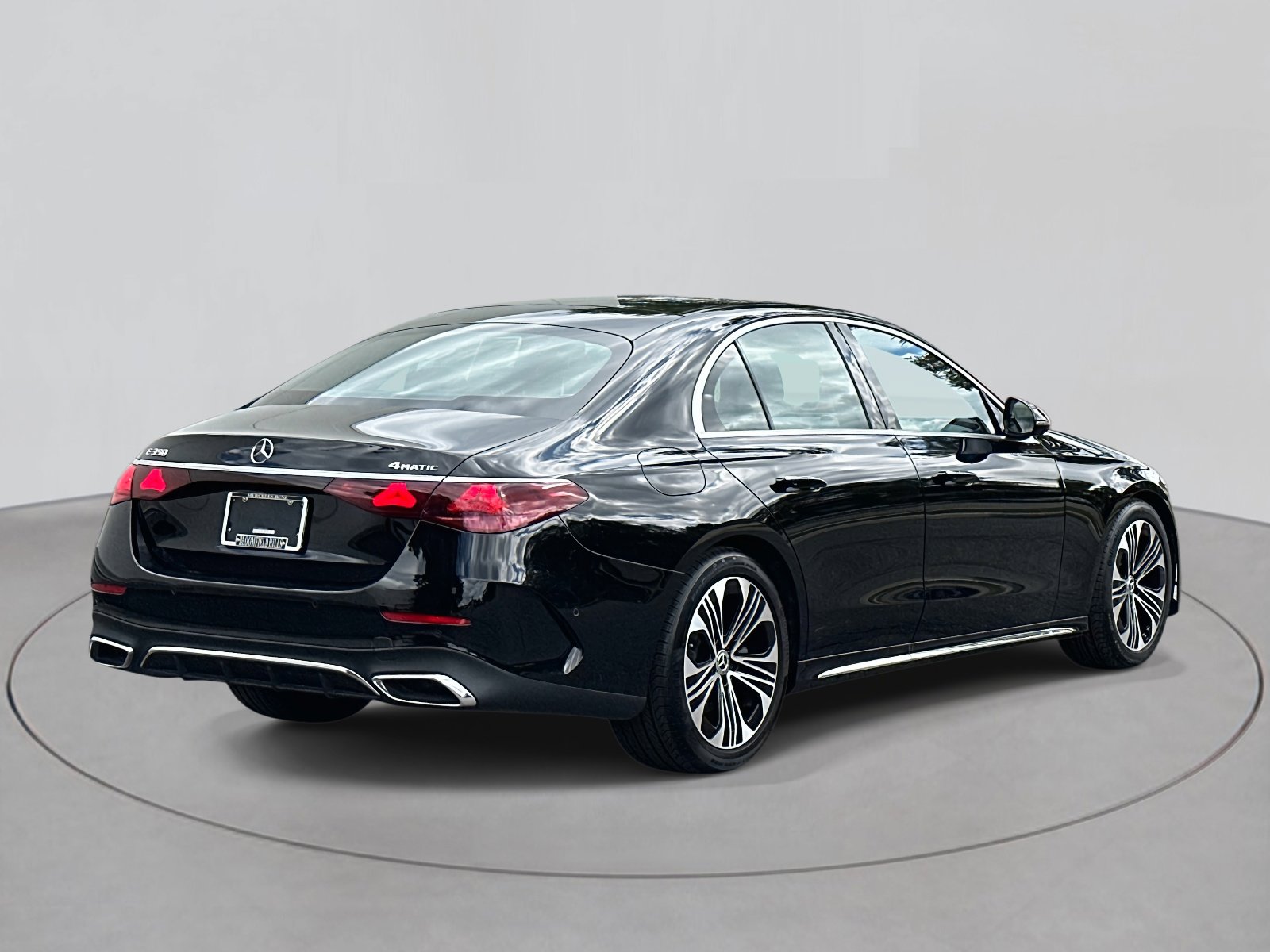2025 Mercedes Benz E 350 4MATIC photo 2