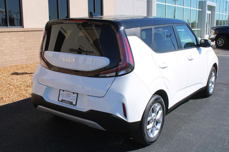 2024 Kia Soul S photo 2