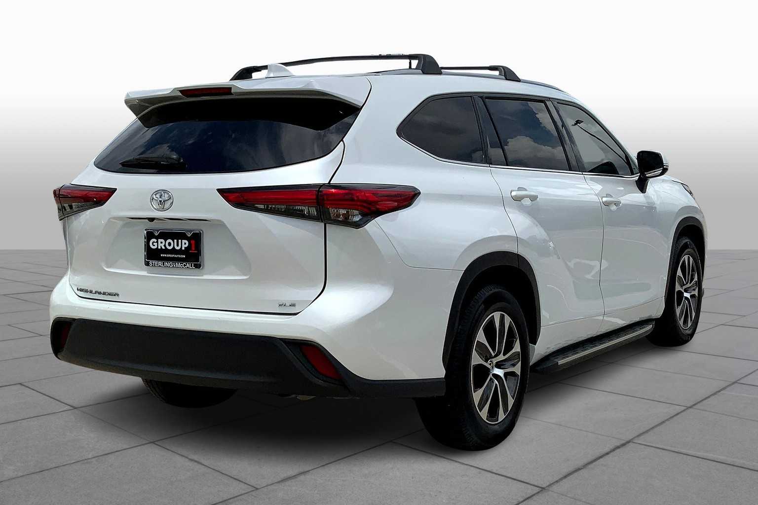 2022 Toyota Highlander XLE photo 11