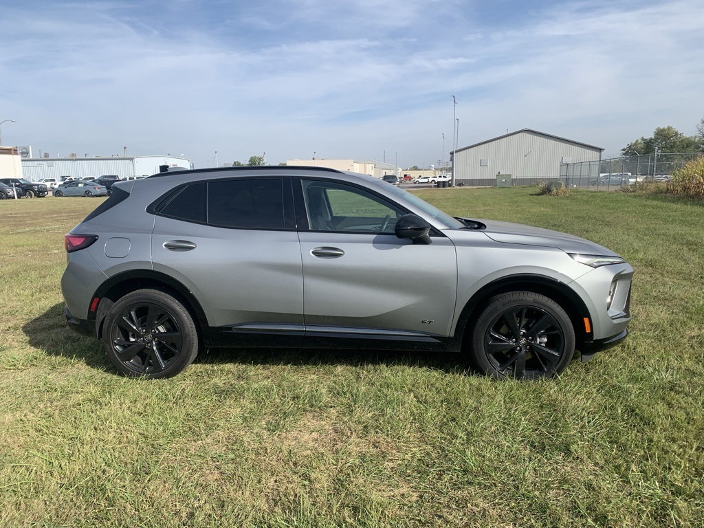 2024 Buick Envision Sport Touring photo 4