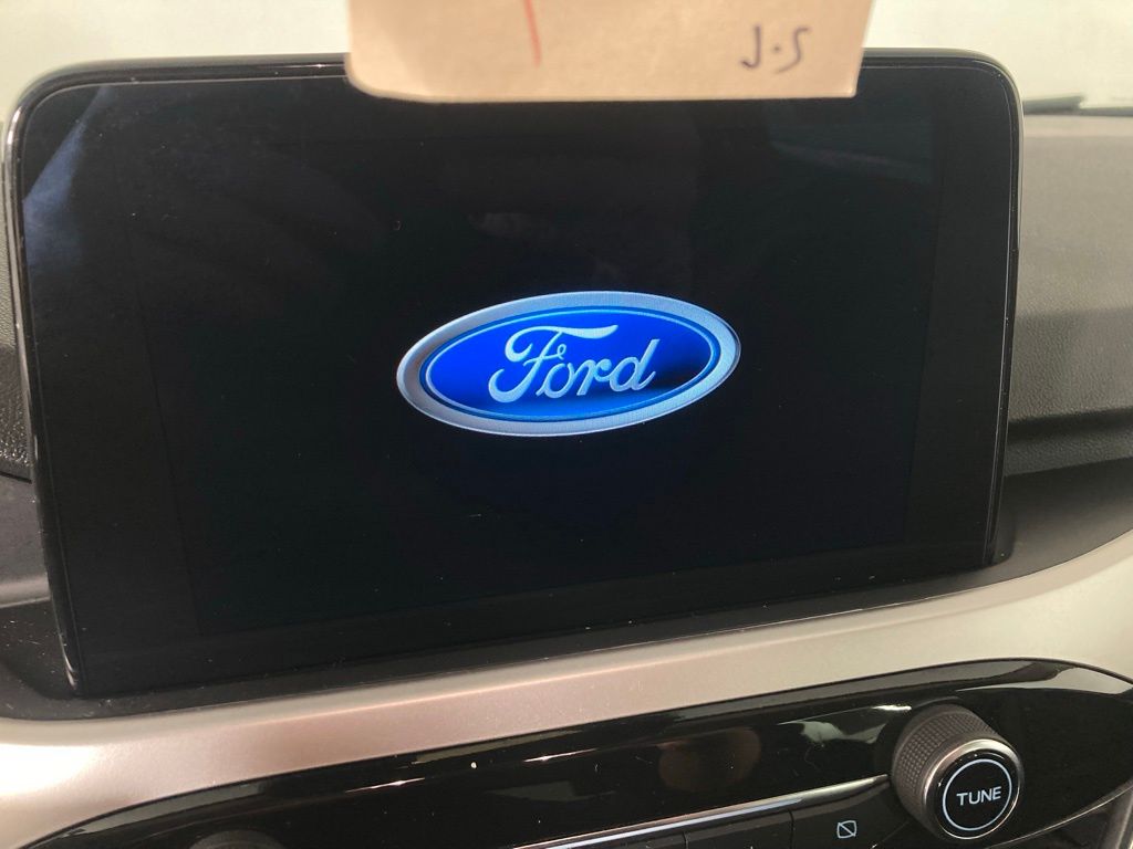 2020 Ford Escape SE Sport Hybrid photo 3