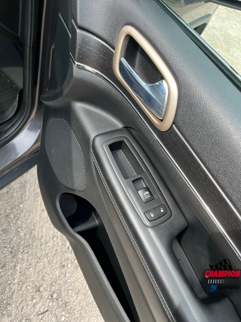 2015 Jeep Grand Cherokee Limited photo 28