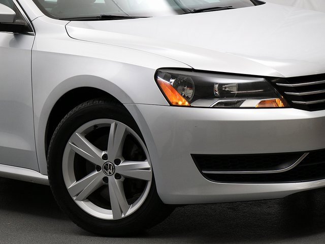 2012 Volkswagen Passat SE photo 2