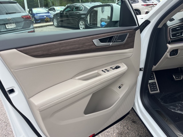 2026 Volkswagen Atlas SEL Premium R-Line photo 4