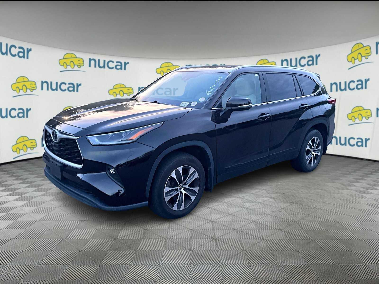 2021 Toyota Highlander XLE photo 2