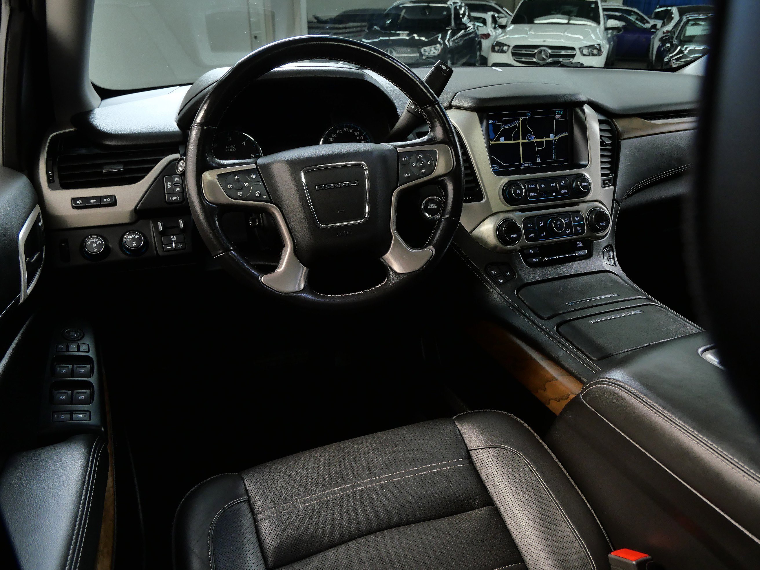 Used 2020 GMC Yukon Denali with VIN 1GKS2CKJ8LR293919 for sale in Minnetonka, Minnesota