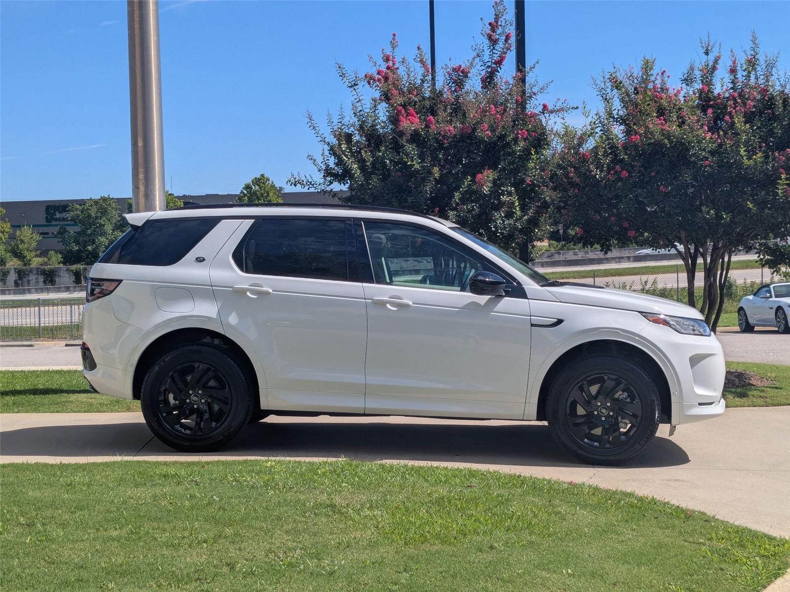 2025 Land Rover Discovery Sport S photo 3