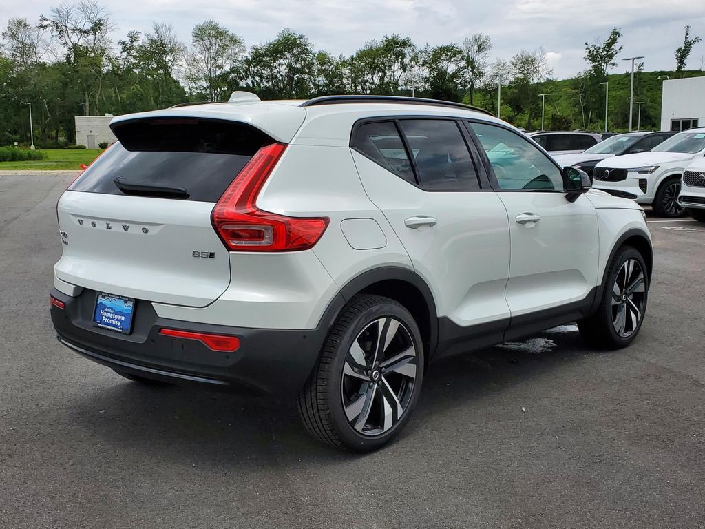 2026 Volvo XC40 photo 20