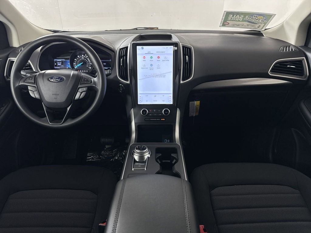 2024 Ford Edge SE photo 3