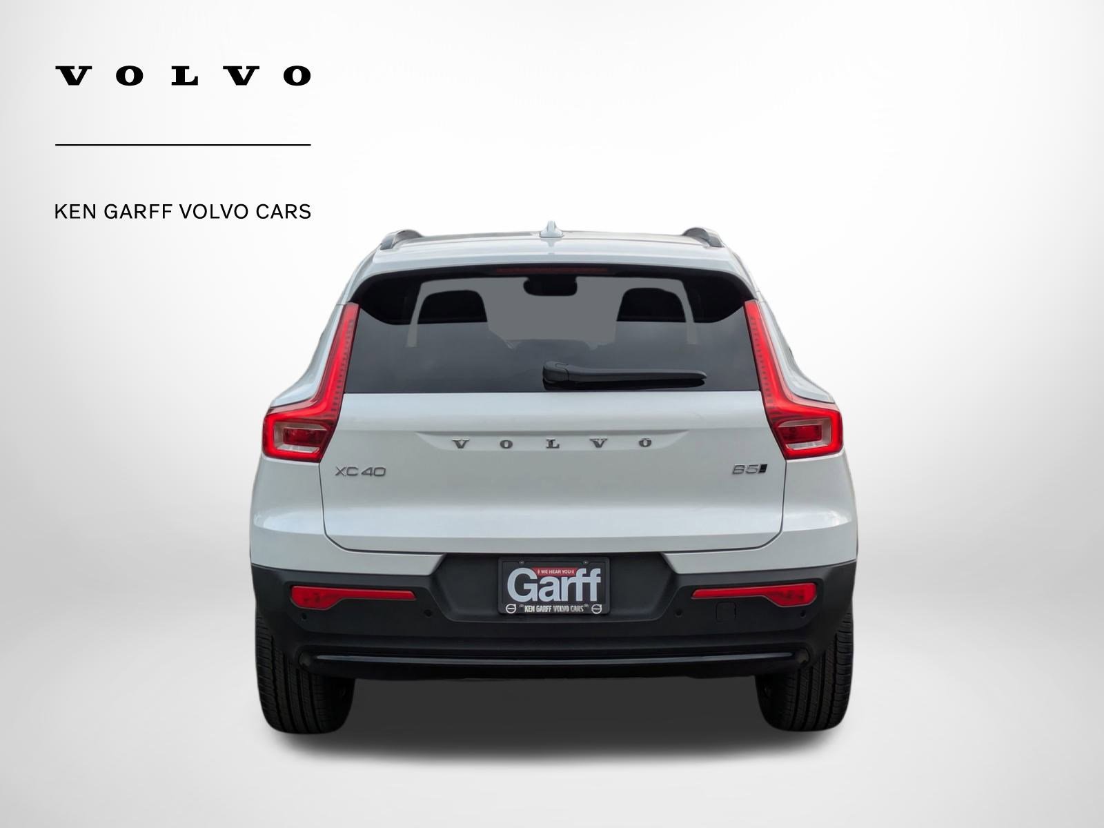2026 Volvo XC40 Core photo 3