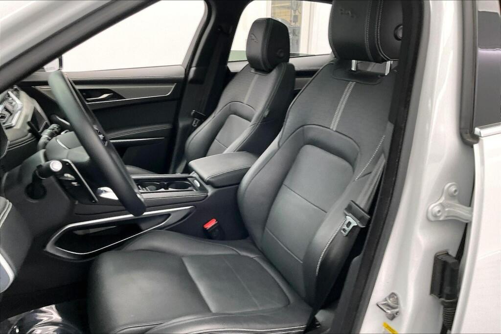 2025 Jaguar F-PACE P250 R-Dynamic S photo 9