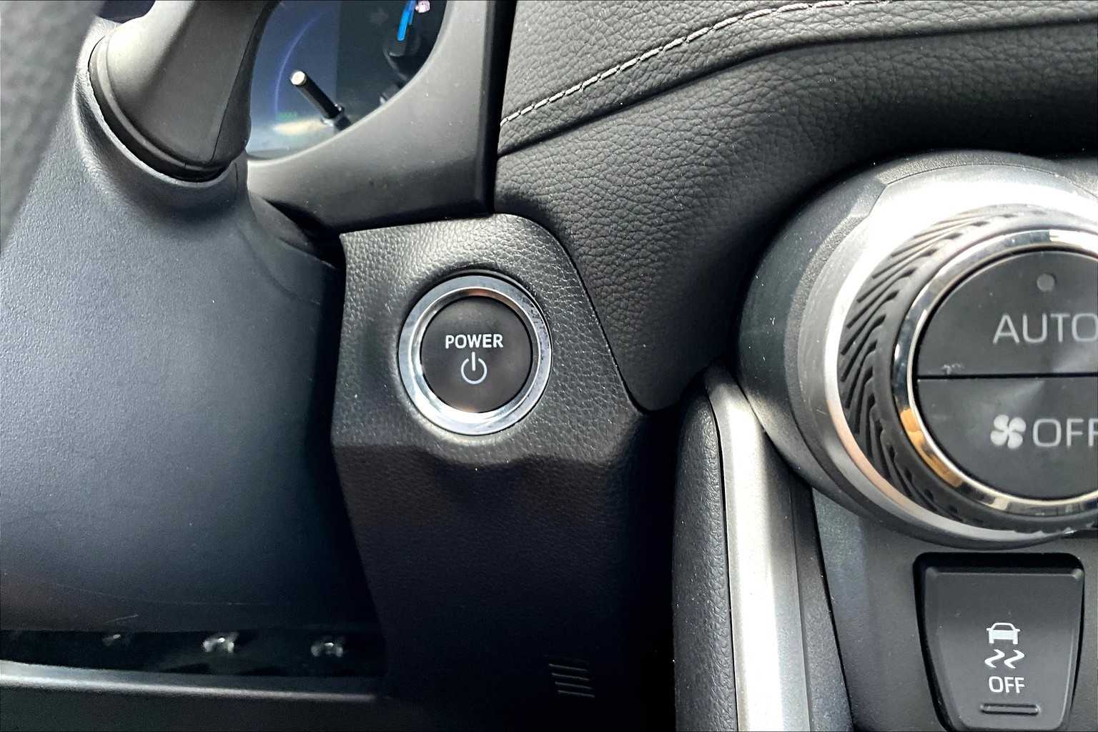 2024 Toyota RAV4 Hybrid XLE photo 22