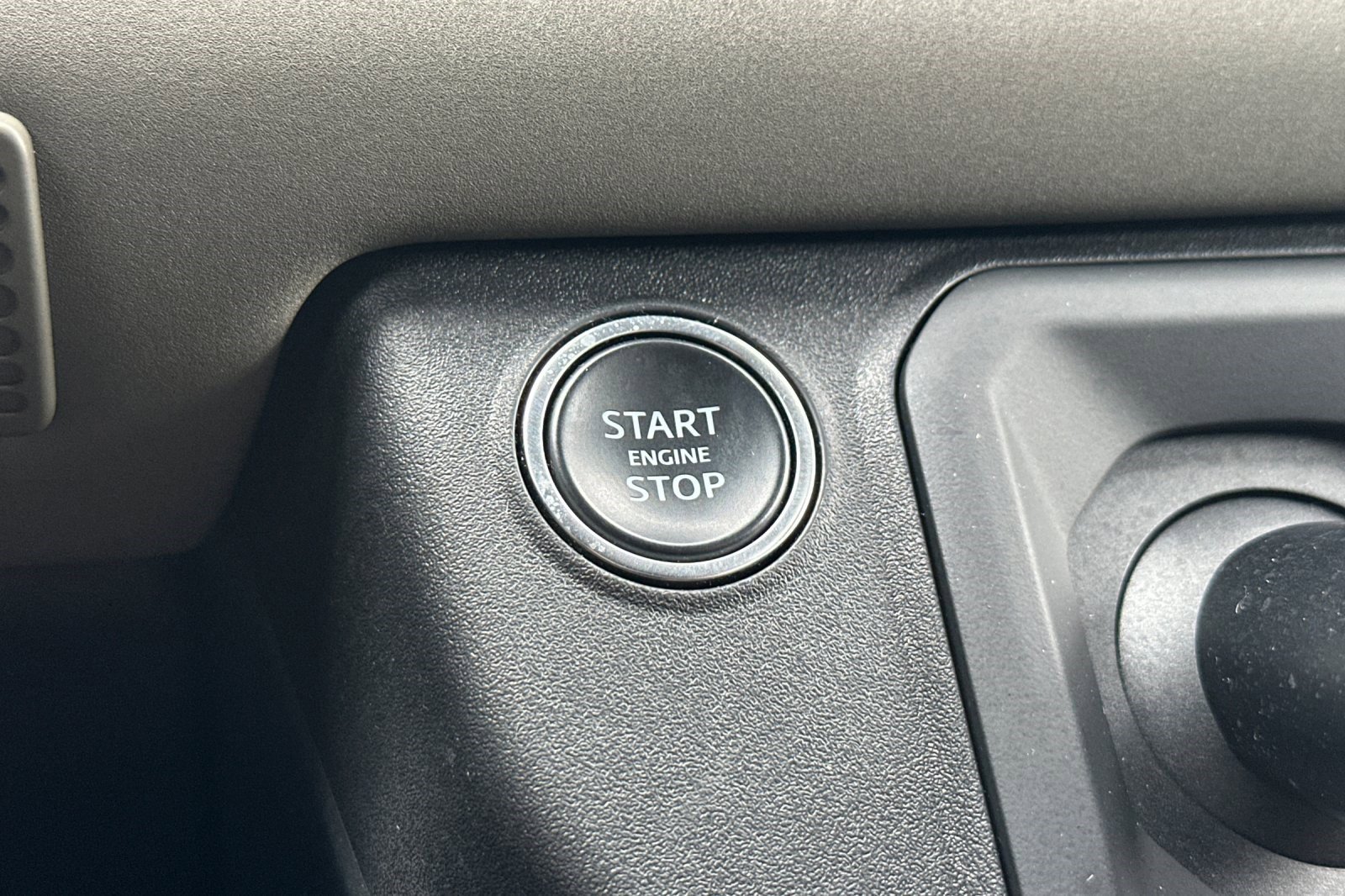 2023 Land Rover Defender 110 X photo 32