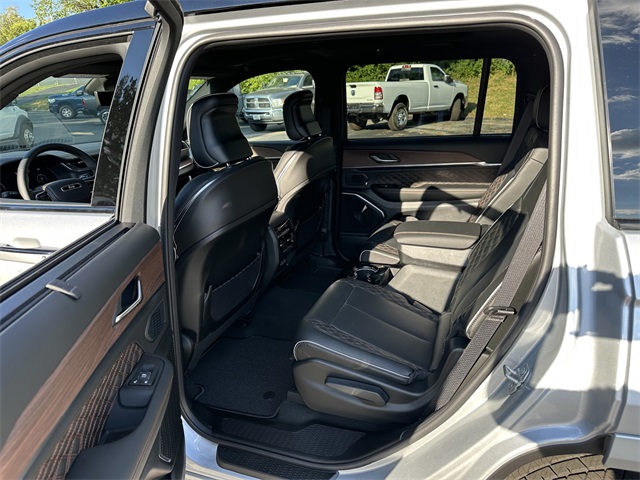 2025 Jeep Grand Cherokee L Summit photo 12