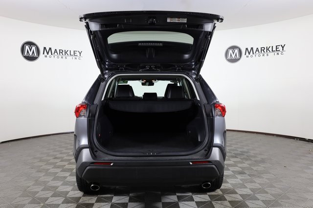 2020 Toyota RAV4 XLE Premium photo 4