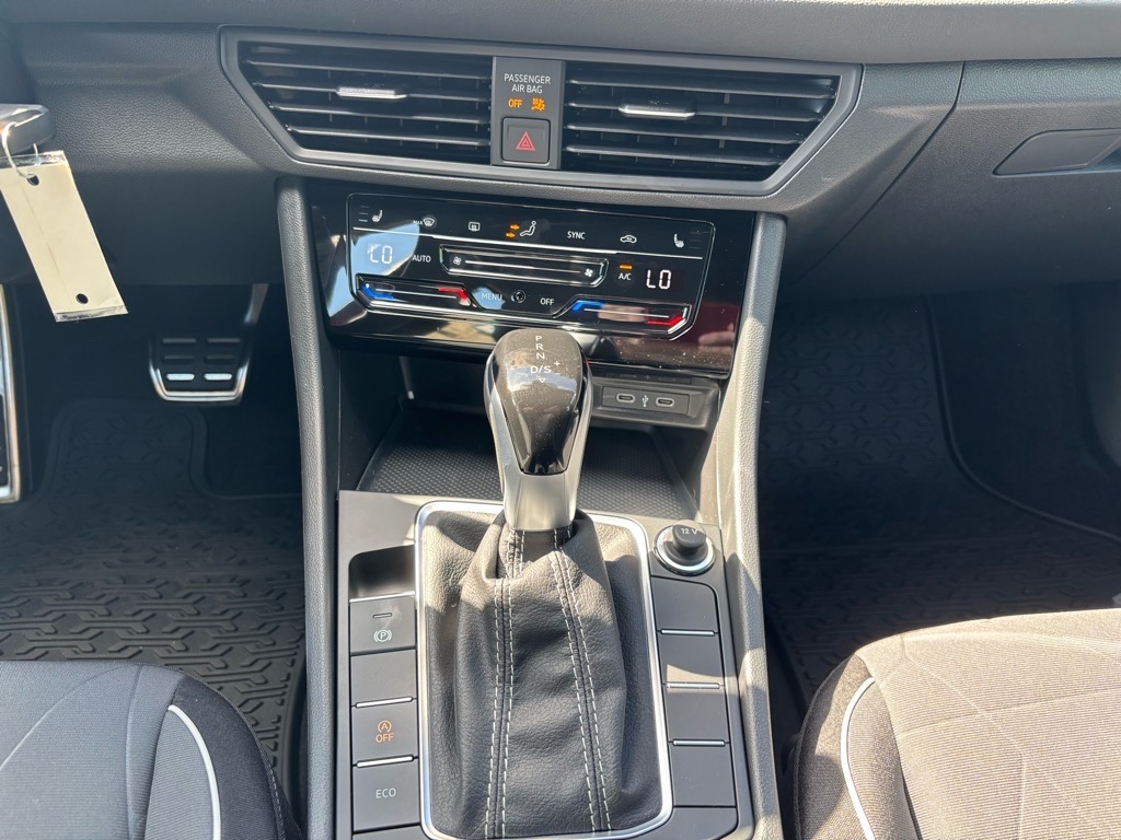 2025 Volkswagen Jetta Sport photo 12