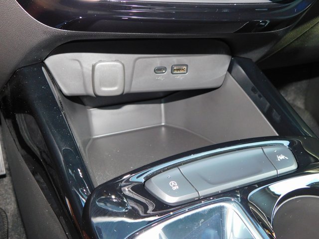 2025 Chevrolet Trax LT photo 31
