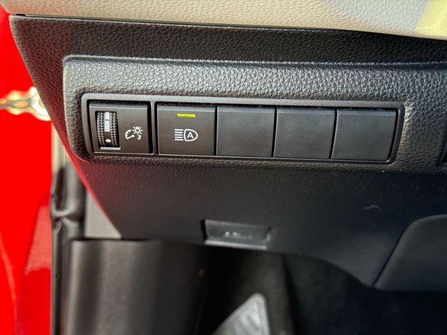 2020 Toyota Corolla LE photo 34