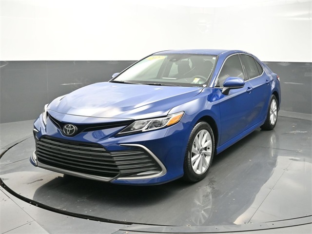 2023 Toyota Camry LE's photo