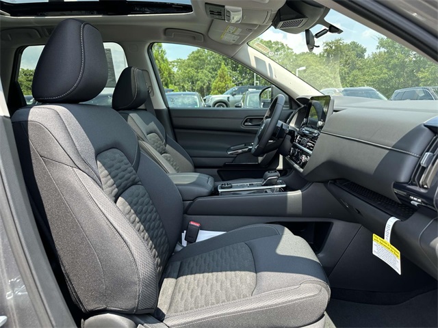 2025 Nissan Pathfinder SV photo 10