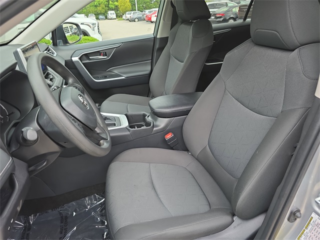 2024 Toyota RAV4 XLE photo 14
