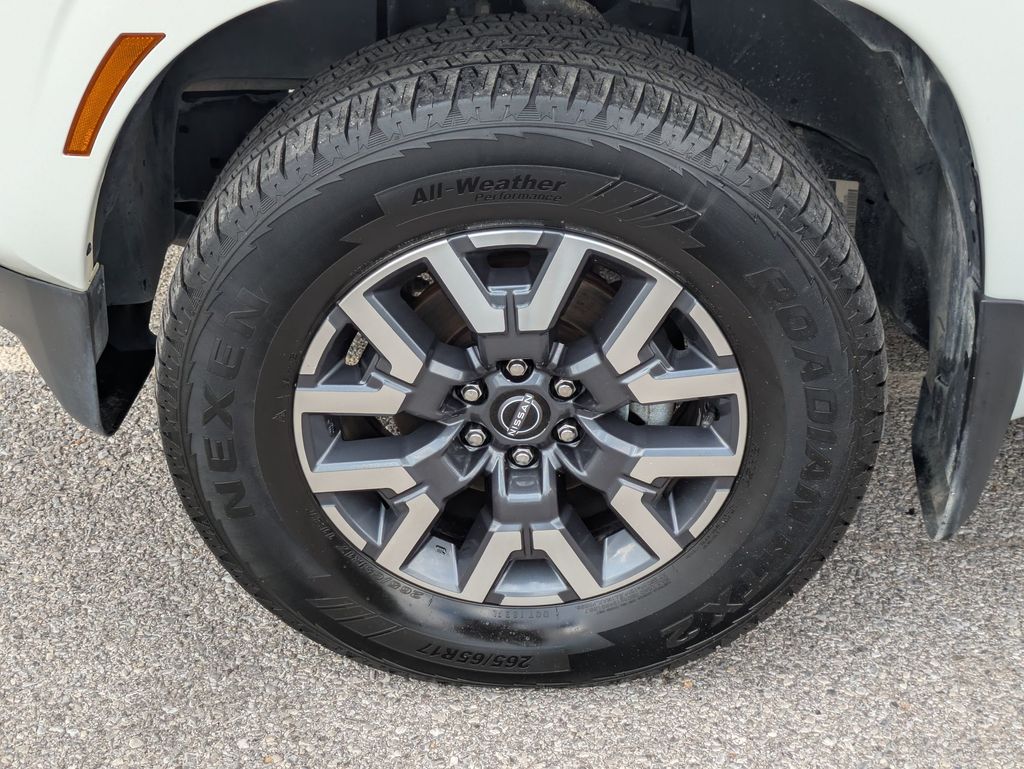 2022 Nissan Frontier SV photo 9