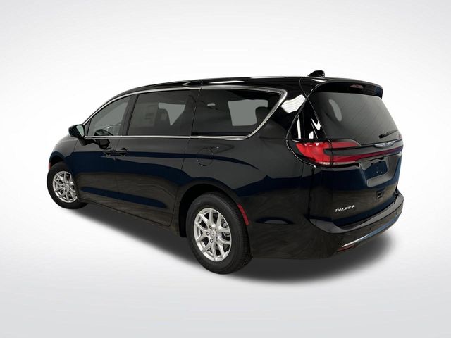 2026 Chrysler Pacifica photo 3