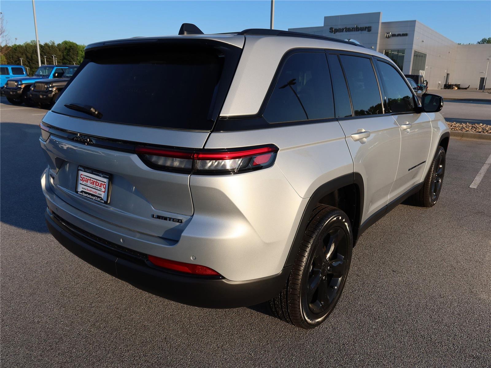 2025 Jeep Grand Cherokee Limited photo 4