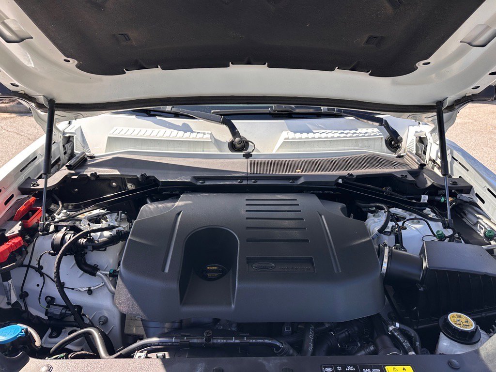 2023 Land Rover Defender 130 X-Dynamic SE photo 30