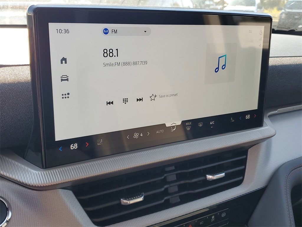 2025 Ford Explorer photo 12