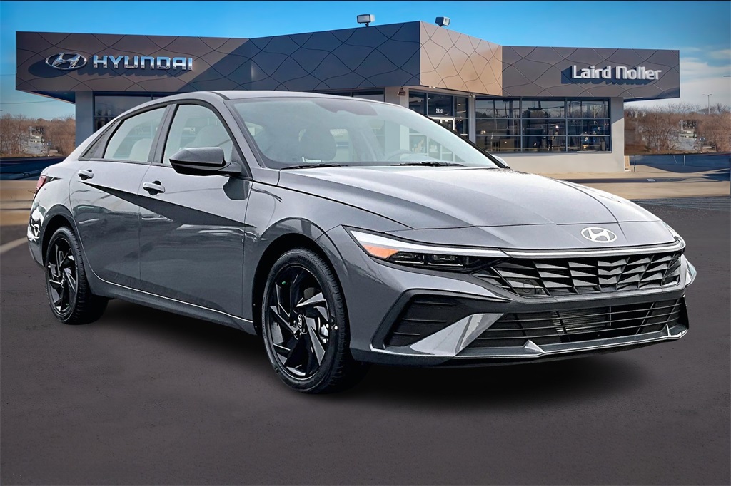 2026 Hyundai Elantra SEL Sport photo 2