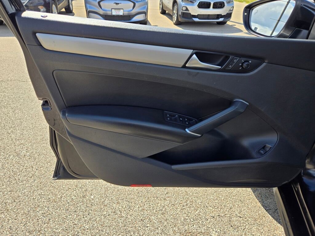 2021 Volkswagen Passat 2.0T SE photo 19