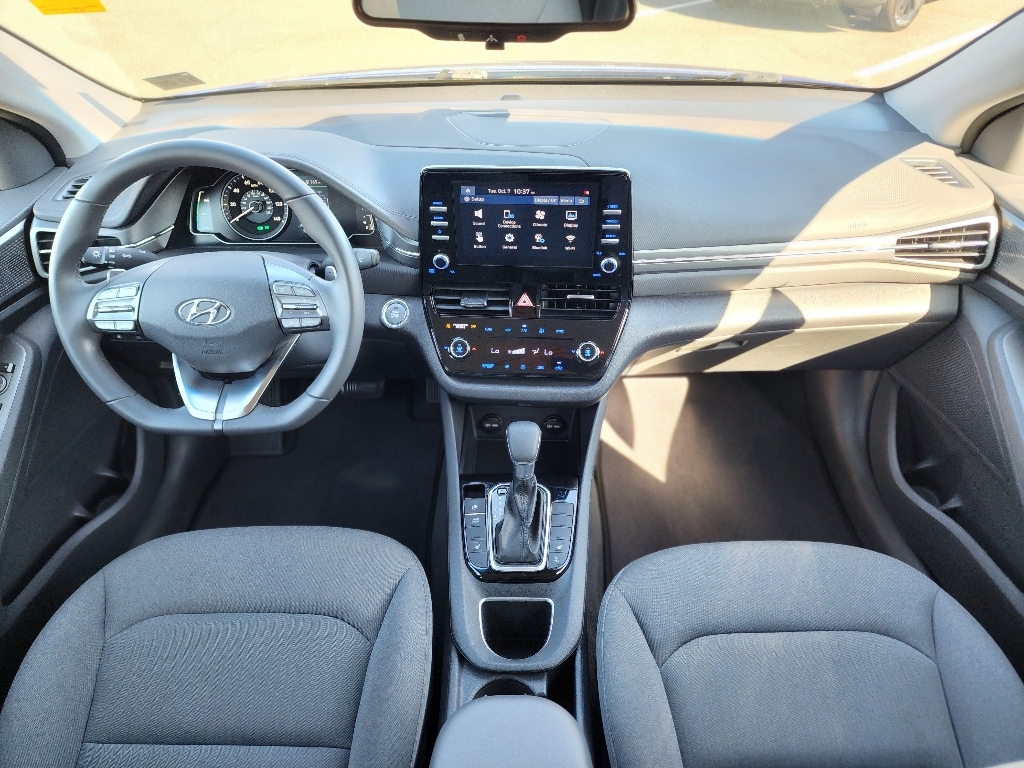 2021 Hyundai Ioniq Plug-In Hybrid SE photo 2