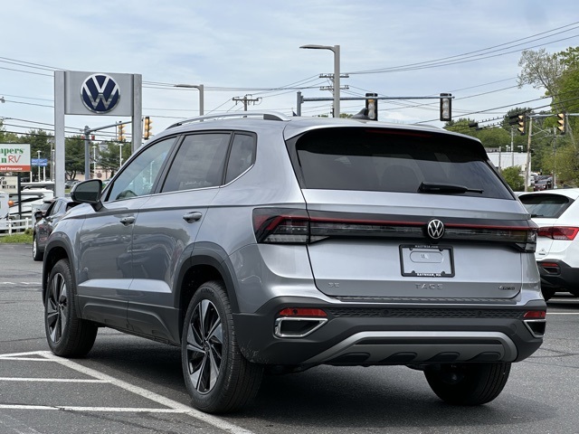 2025 Volkswagen Taos SE photo 3