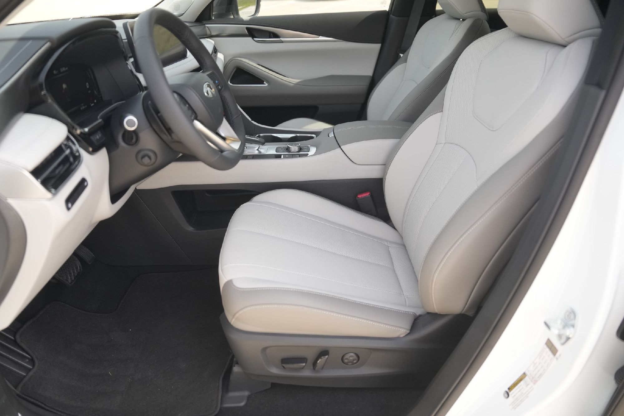 2026 Infiniti QX60 Luxe photo 7