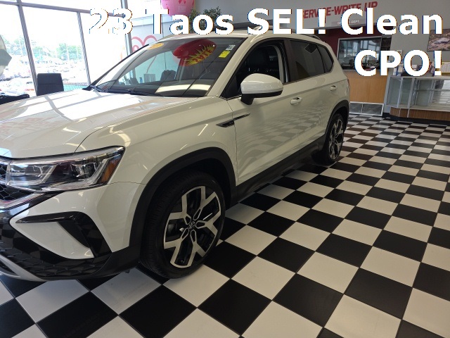 2023 Volkswagen Taos SEL's photo