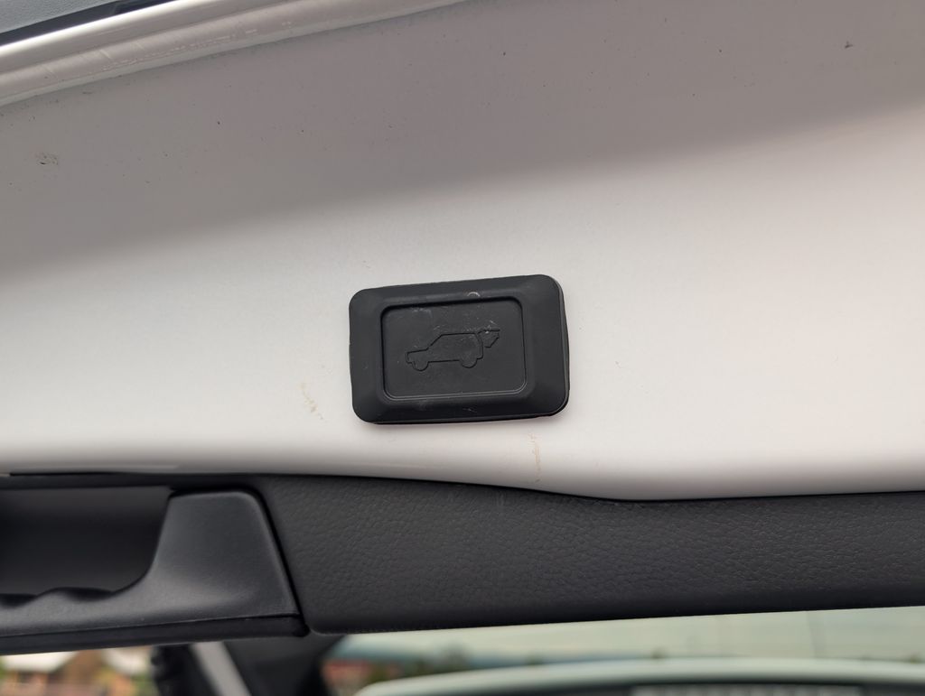 2024 Toyota RAV4 Hybrid XLE photo 7