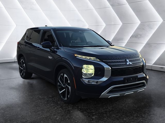 2024 Mitsubishi Outlander Plug-in Hybrid SE's photo