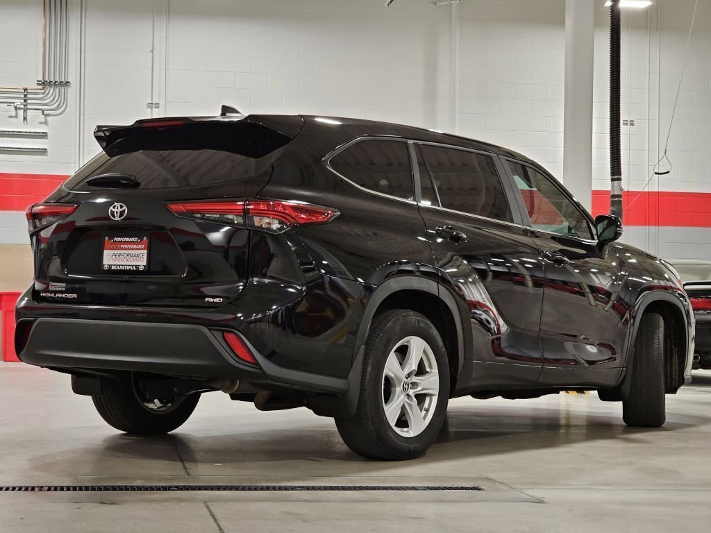 2023 Toyota Highlander L photo 9