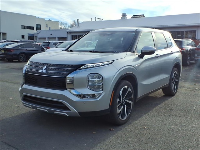2024 Mitsubishi Outlander SE's photo