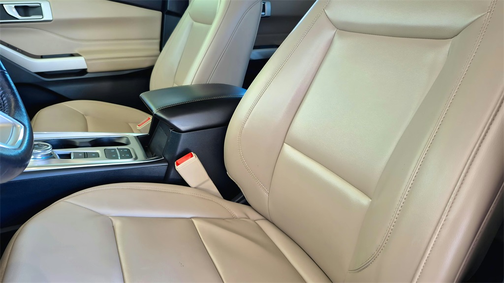 2021 Ford Explorer XLT photo 16