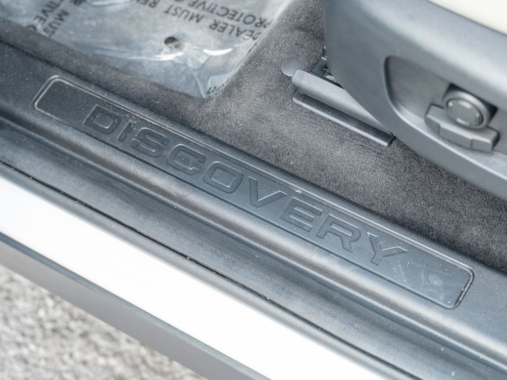 2024 Land Rover Discovery Sport S photo 15