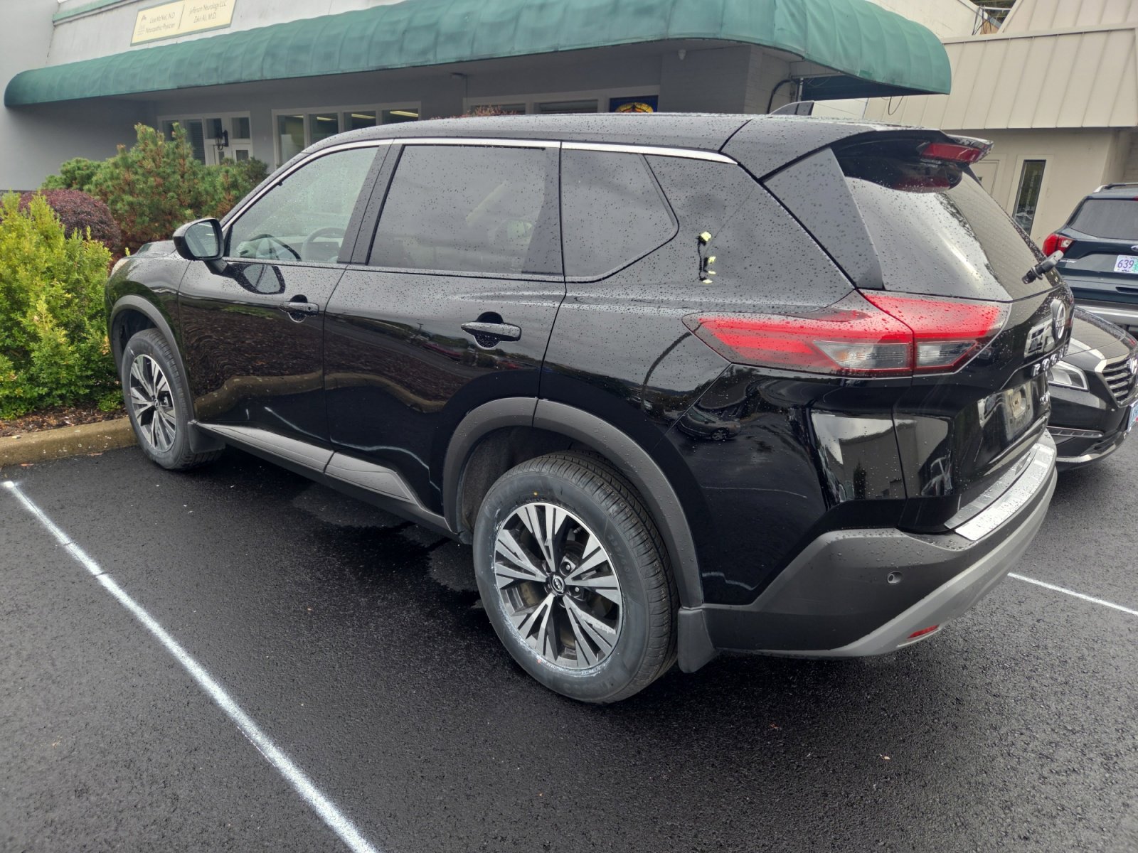 2023 Nissan Rogue SV photo 3