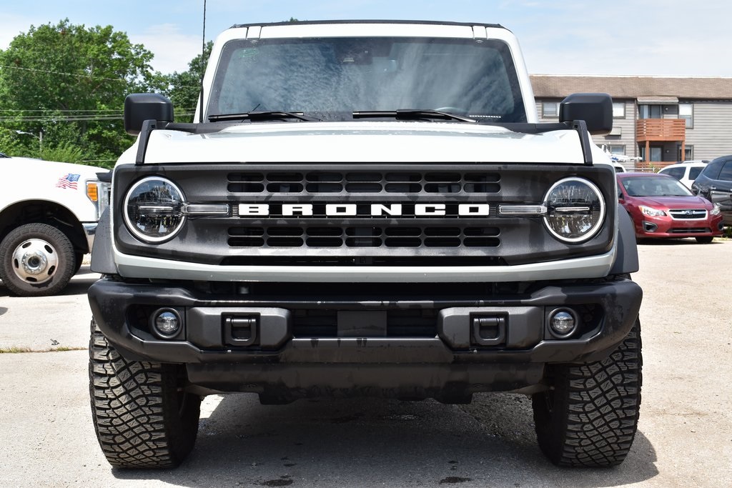 2023 Ford Bronco Black Diamond photo 2